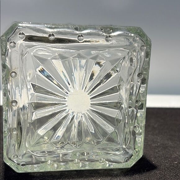 Elegant Clear Glass Decanter - Picture 10 of 10